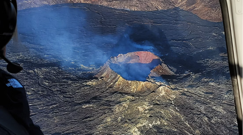 Volcano helicopter tour: view of the volcano crater from the helicopter cockpit