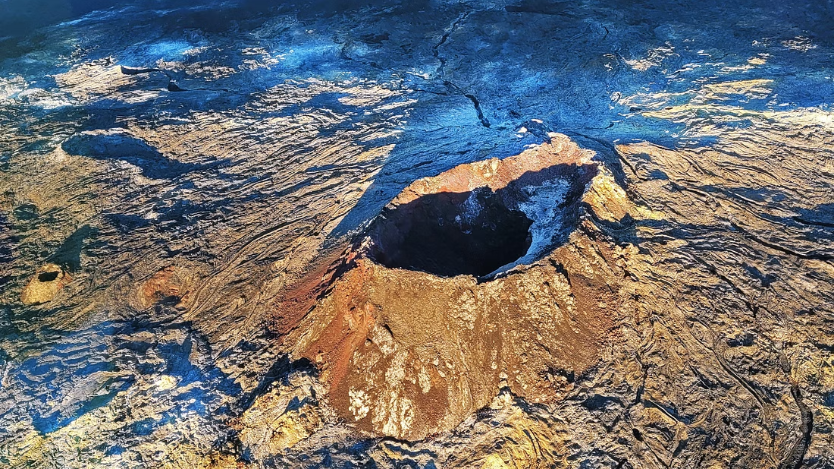 Volcano helicopter tour: view of the volcano crater