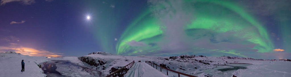 HELP, IT'S FULL MOON! WILL IT RUIN MY AURORA EXPERIENCE? – Aurora Reykjavik