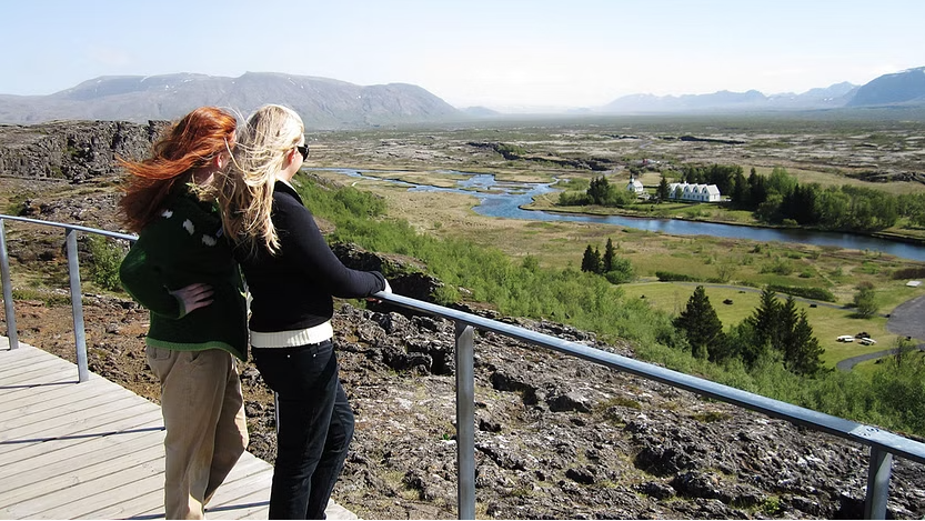 Two girls looking at the valley below the þingvellir National Park