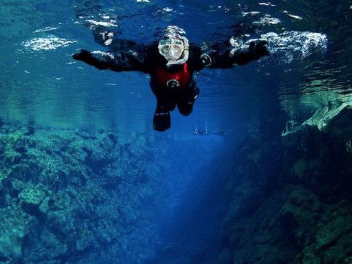 SNORKELING BETWEEN CONTINENTS IN SILFRÁ
