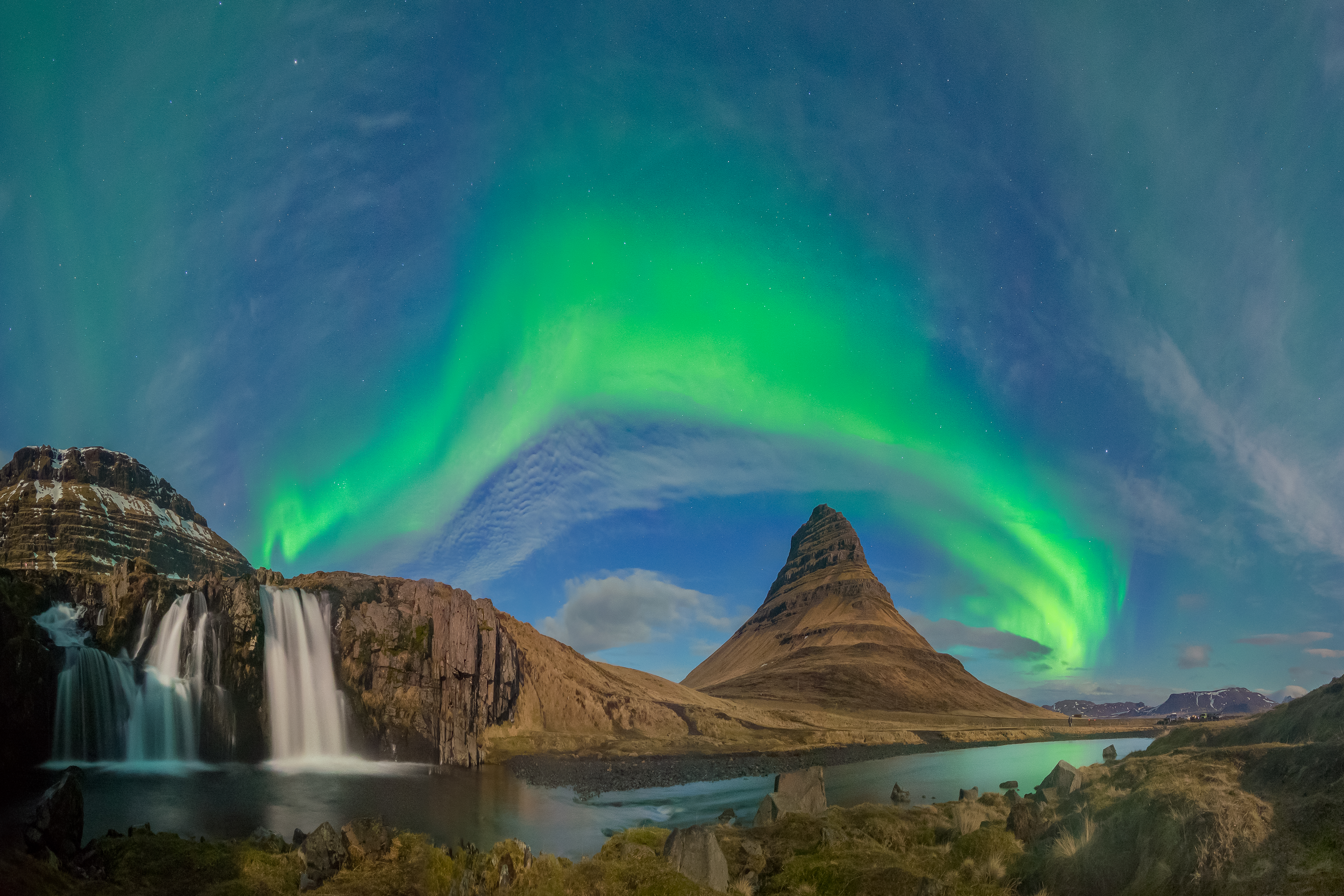 Full moon aurora at Garður Lighthouse