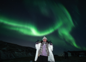 Traveller posing under the northern lights