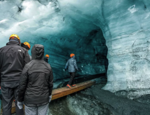 Explorers entering the Katla ice cave